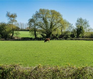 A converted barn with flexible accommodation in the conveniently lo... - Photo 4