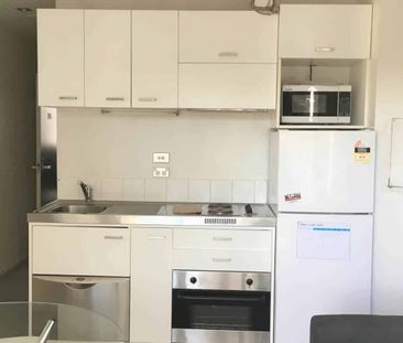 2 bedroom apartment with 1 bathroom - Photo 2