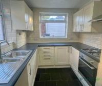 2 BEDROOM Flat - Photo 6