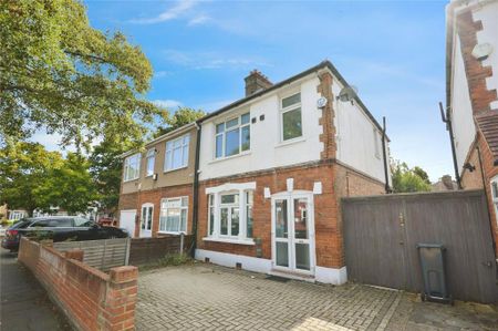 3 bedroom semi-detached house to rent - Photo 4