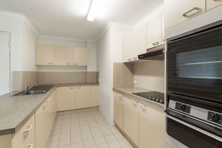 Immaculate Two Bedroom Unit Stones Throw Away From Broadwater - Photo 4