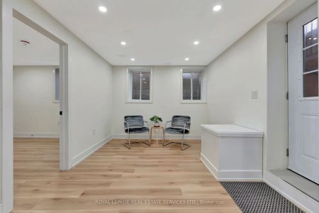 Detached Home For Lease | W9044225 - Photo 3