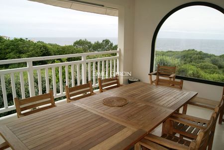 Maison à louer à Saint Jean de Luz, quartier Sainte Barbe avec piscine, tennis et vue océan. - Photo 2