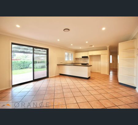 17 Agland Crescent, Orange, NSW 2800 - Photo 2