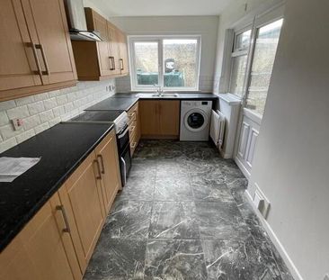 23 Circular Road, Larne, BT40 1HR - Photo 3