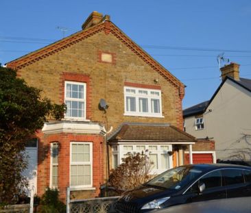 4 bedroom semi-detached house to rent - Photo 3