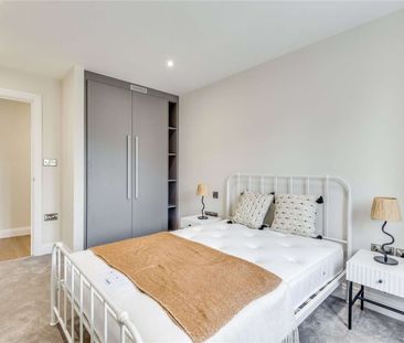 Fantastic 2 bedroom, duplex garden apartment in small new build dev... - Photo 4