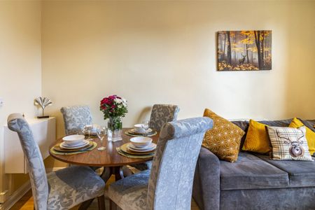 2 bed Flat for Rent - Photo 4