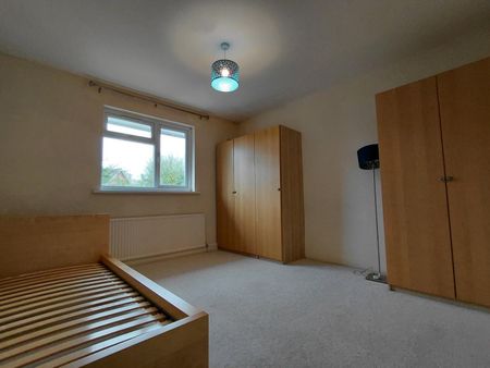 Pyecombe Corner, North Finchley, London - Photo 3