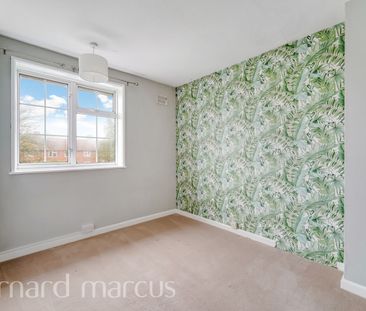 St Benets Grove, Carshalton - Photo 2