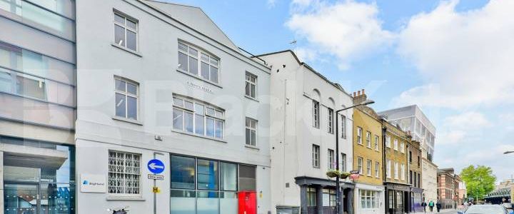 Superbly located to numerous amenities and transport links - Photo 1