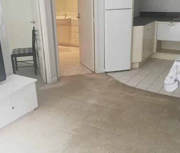 Spacious and Secure ! - Photo 2