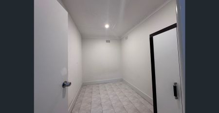 Three bedroom flat for rent - Great location - Photo 2