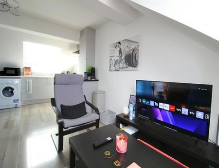 1 Bedroom Apartment To Let - Photo 2