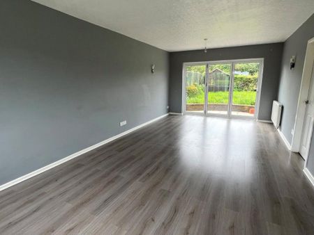 4 bedroom detached house to rent - Photo 3