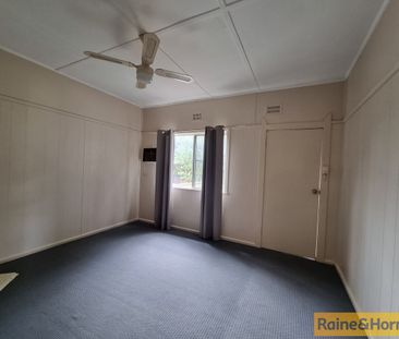 CHARMING HOME IN A GREAT LOCATION!! - Photo 3