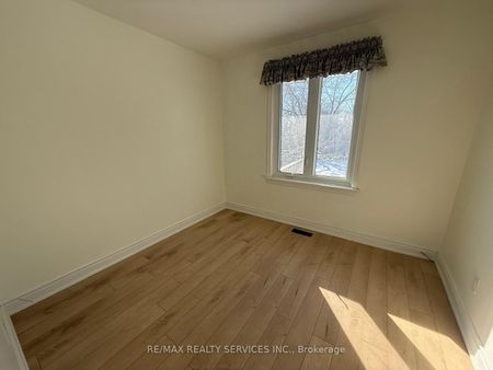 For Lease - 234 Morden Road Unit# Main, Oakville, Ontario - Photo 2
