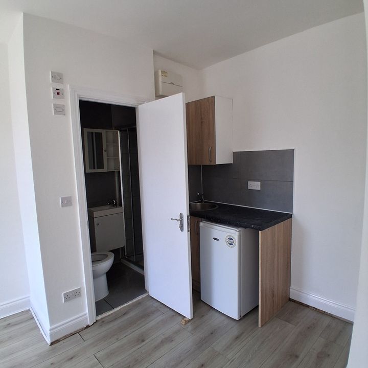 Studio Flat, London, N8 - Photo 1