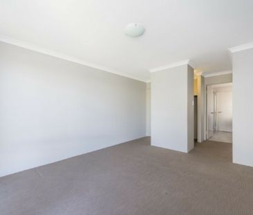 Perfectly Positioned Home Close to Parks, Schools & Waterfront. - Photo 3
