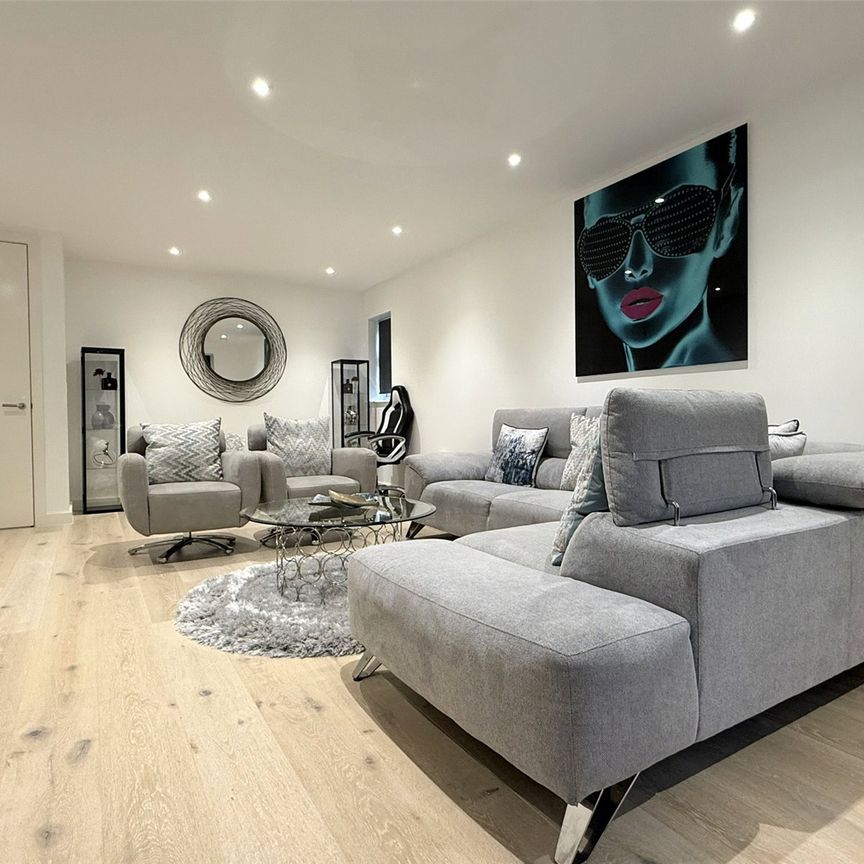 Georges Wood Road, Brookmans Park - Photo 1