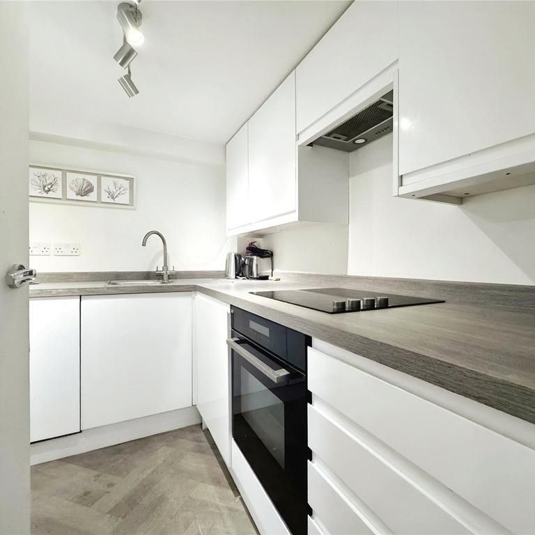 1 bedroom flat to rent - Photo 1