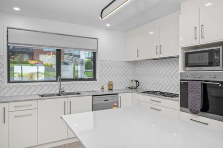 Modern Living With Beautiful Elevated Views - Photo 4