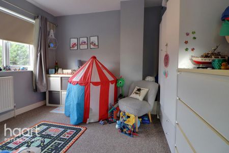 3 bedroom semi-detached house to rent - Photo 5