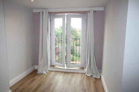 2 bedroom terraced house to rent - Photo 2