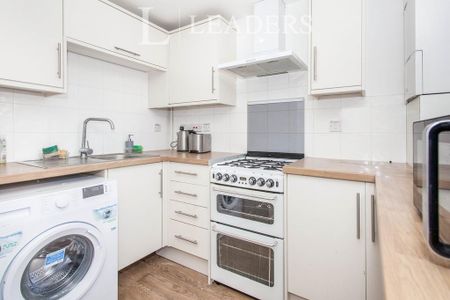 1 bedroom in a house share to rent - Photo 3