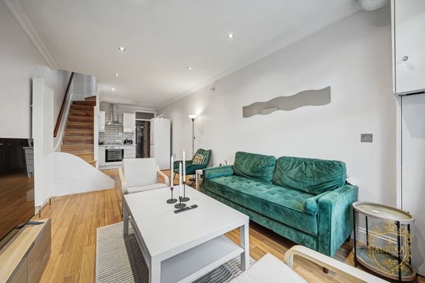 3 Bed Detached House, London, SW16 - Photo 1