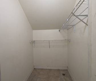 A single house with 1 bed 1 bath at the rear floor - Photo 2