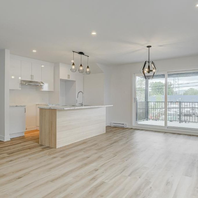 *UNITÉ STYLE CONDO 5 1/2 AU RDJ AVEC 3 GRANDES CHAMBRES RIVE-SUD - Photo 1