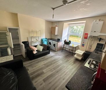 4 bedroom flat to rent - Photo 6