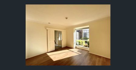 Modern 3-Bedroom Townhouse in the Heart of Essendon - Photo 4