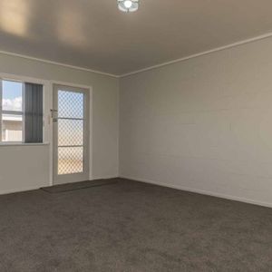 1 Bedroom - Photo 2