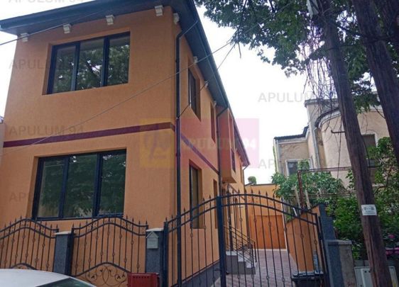 Vila P+1 sector 3, zona Mall Vitan | Locuinta sau firma - Photo 1