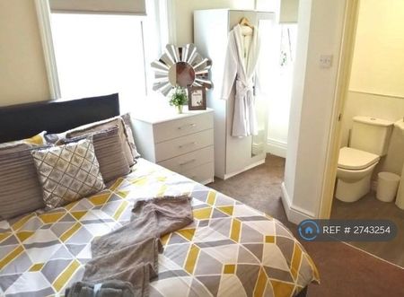 1 bedroom in a house share to rent - Photo 4