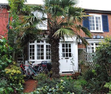 Crown Gardens, Brighton - Photo 2