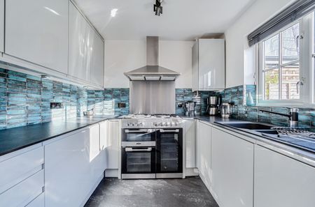 3 bedroom terraced house to rent - Photo 3