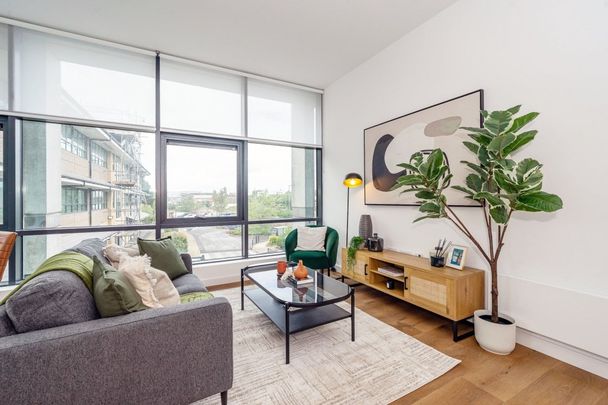 Lakeside Close, Staines Upon Thames - Photo 1