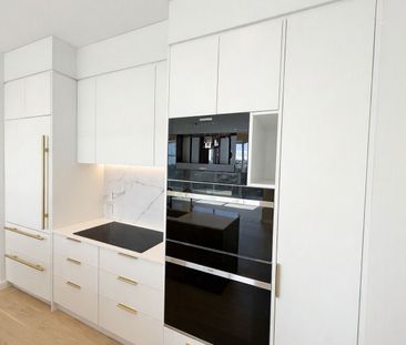 Luxury Top Floor Apartment - Photo 2