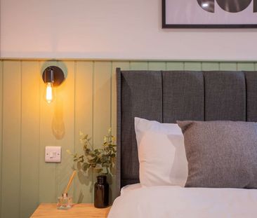 Double Ensuite Room in Luxury Modern HMO in Gladys Avenue, North En... - Photo 4