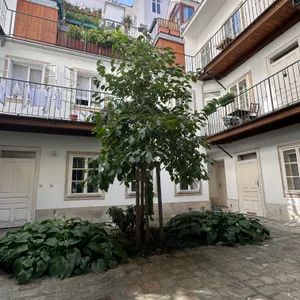 Helle Loft-Maisonette, absolute Ruhe-Oase, Innenstadtnähe im 9. Bezirk bei Votivkirche, Altes AKH und Universität - Photo 3
