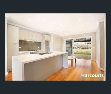 7 Warrien Court, Bayswater, Vic 3153 - Photo 2