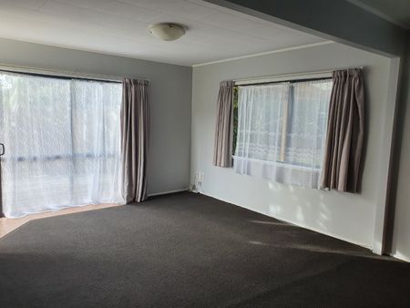 Manurewa - 3 Bedrooms with Fully Fenced Yard - Photo 5