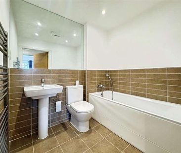 Woodford Court, Western Avenue, Woodley, Berkshire, RG5 - Photo 2