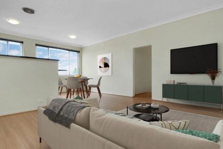 Spacious, Light Filled Two bedroom Apartment - Photo 2