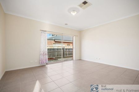 Well maintained modern three-bedroom home located in the highly sought-after Arena Estate. - Photo 5