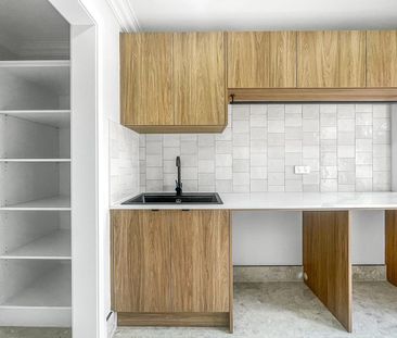 Stylish and Contemporary 3 Bedroom Family Home in Tranquil Caerleon... - Photo 3