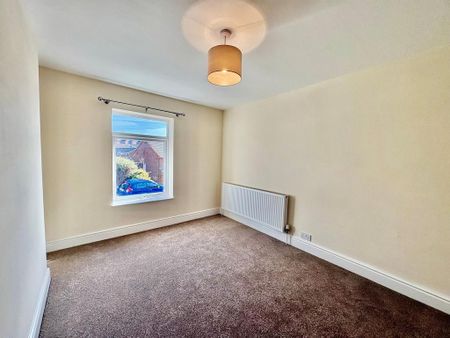 3 bedroom flat to rent - Photo 2